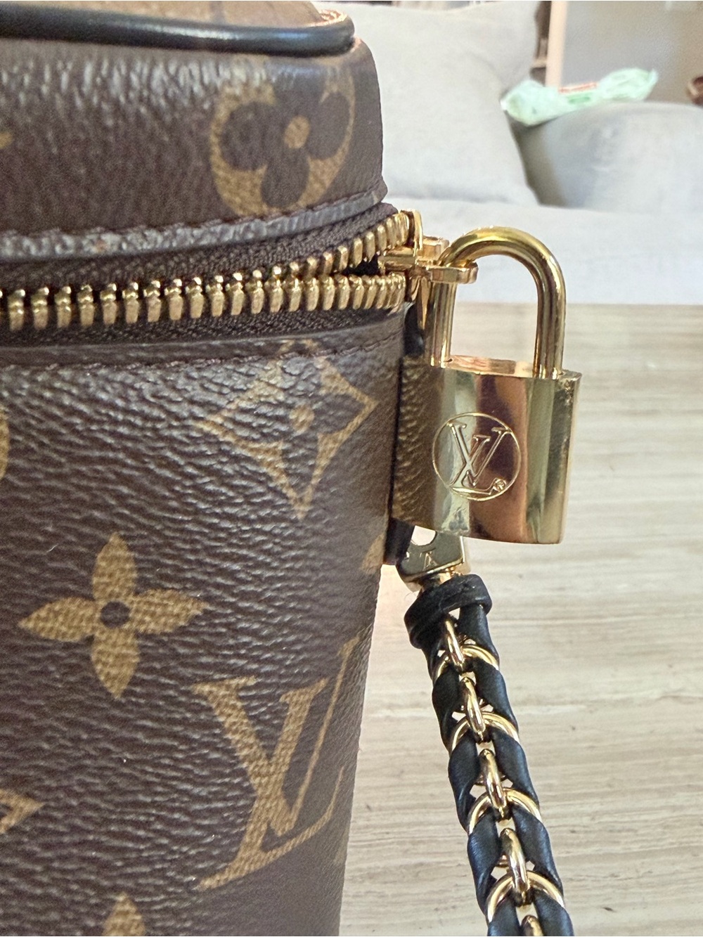 Louis Vuitton Reverse Monogram Vanity PM - Picture 8 of 14